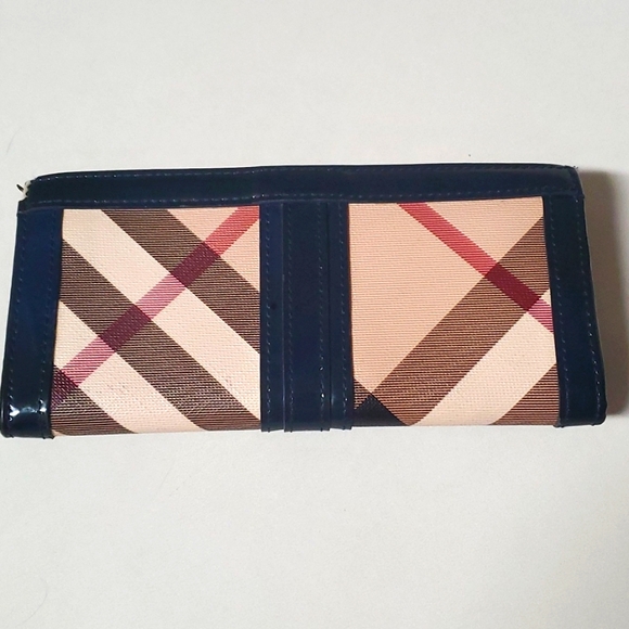 Burberry navy patten leather and canvas signature wallet. - Picture 2 of 13